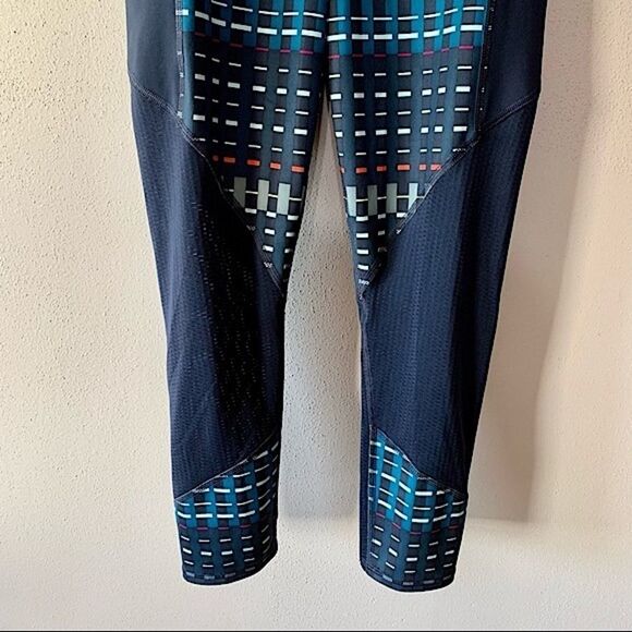 Athleta Blue Multicolor Geometric 8” Rise Mesh Crop Leggings - Picture 10 of 10